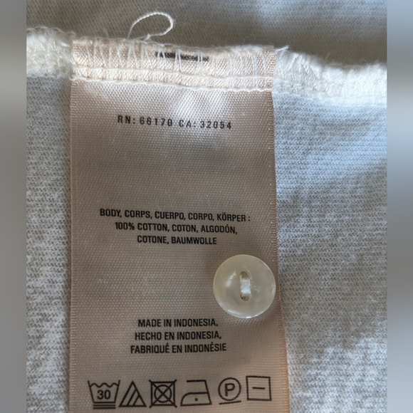 Anthropologie Women's Cream Sleeveless Button-Down Top and a Stylish Tie - Picture 5 of 7